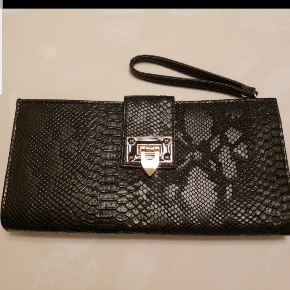 Black Snakeskin Pattern Clutch